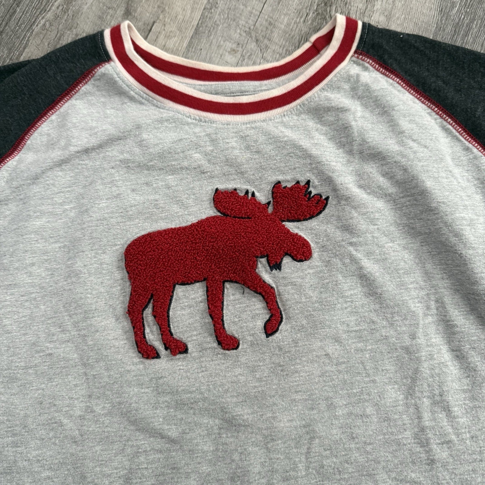Moose T-Shirt Mens Xl Gray Red Raglan Sleeve Pullover Appliqu Baseball Lazy One